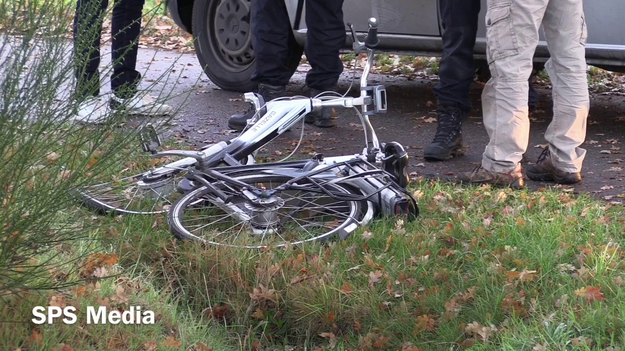 Video: Fietsster Gewond Naar Het Ziekenhuis Na Aanrijding In Saasveld ...